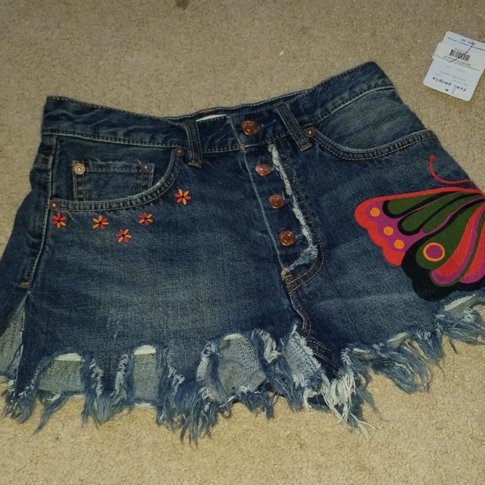 Shorts - Picture 4 of 4
